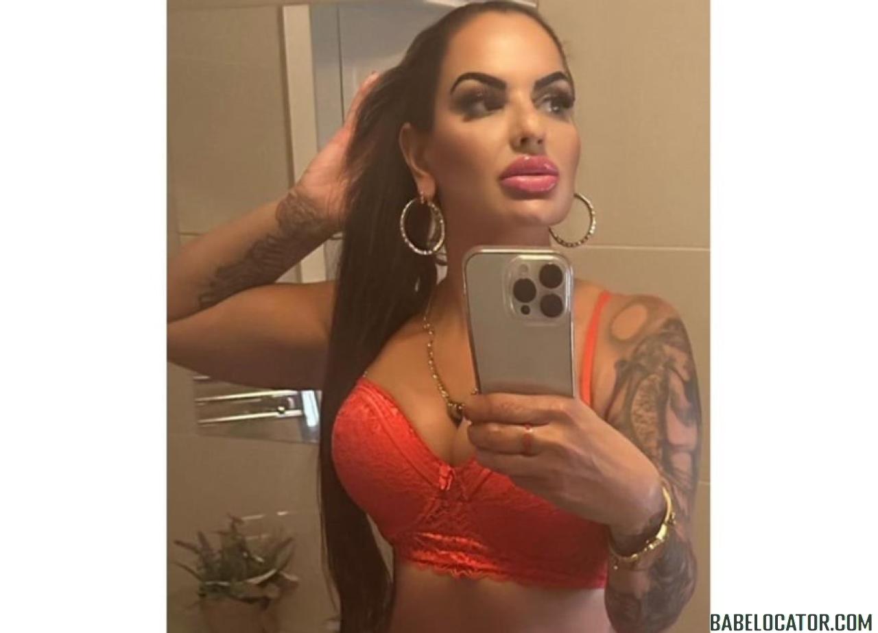 SEXY MARTINA NEW IN THE PLACE