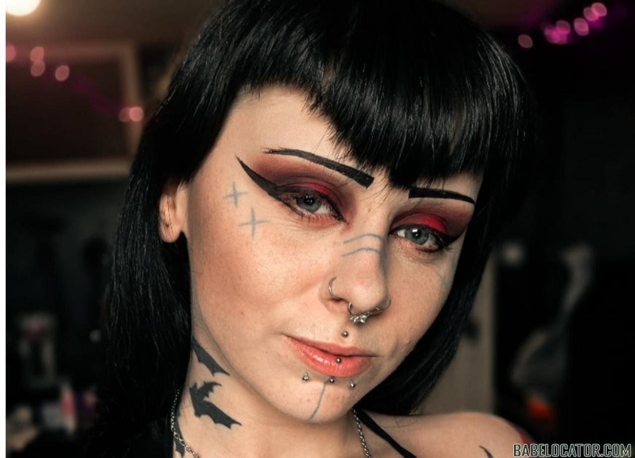 Curvaceous tattooed professional available for bookings