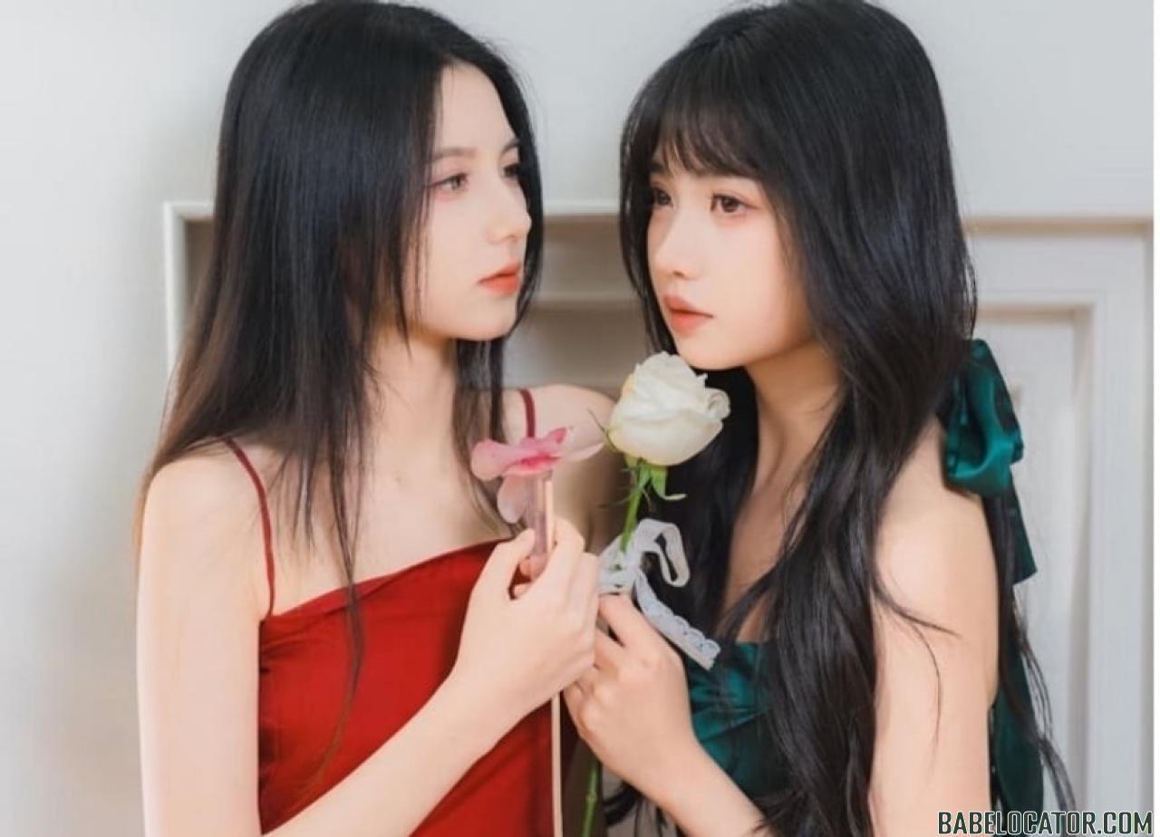 TWO ELEGANT AND SEXY LADIES READY FOR YOU