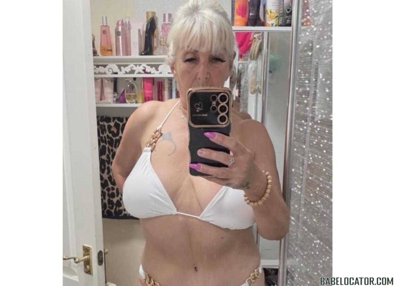 Sexy Chelsea Blonde and classy