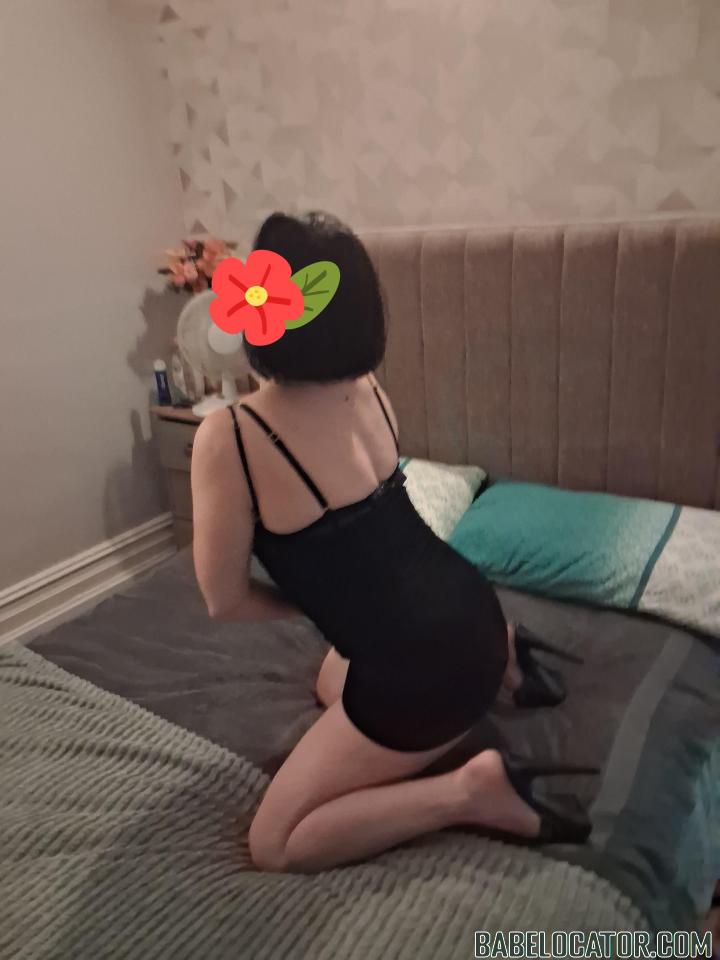 PetiteBrunetteZoe