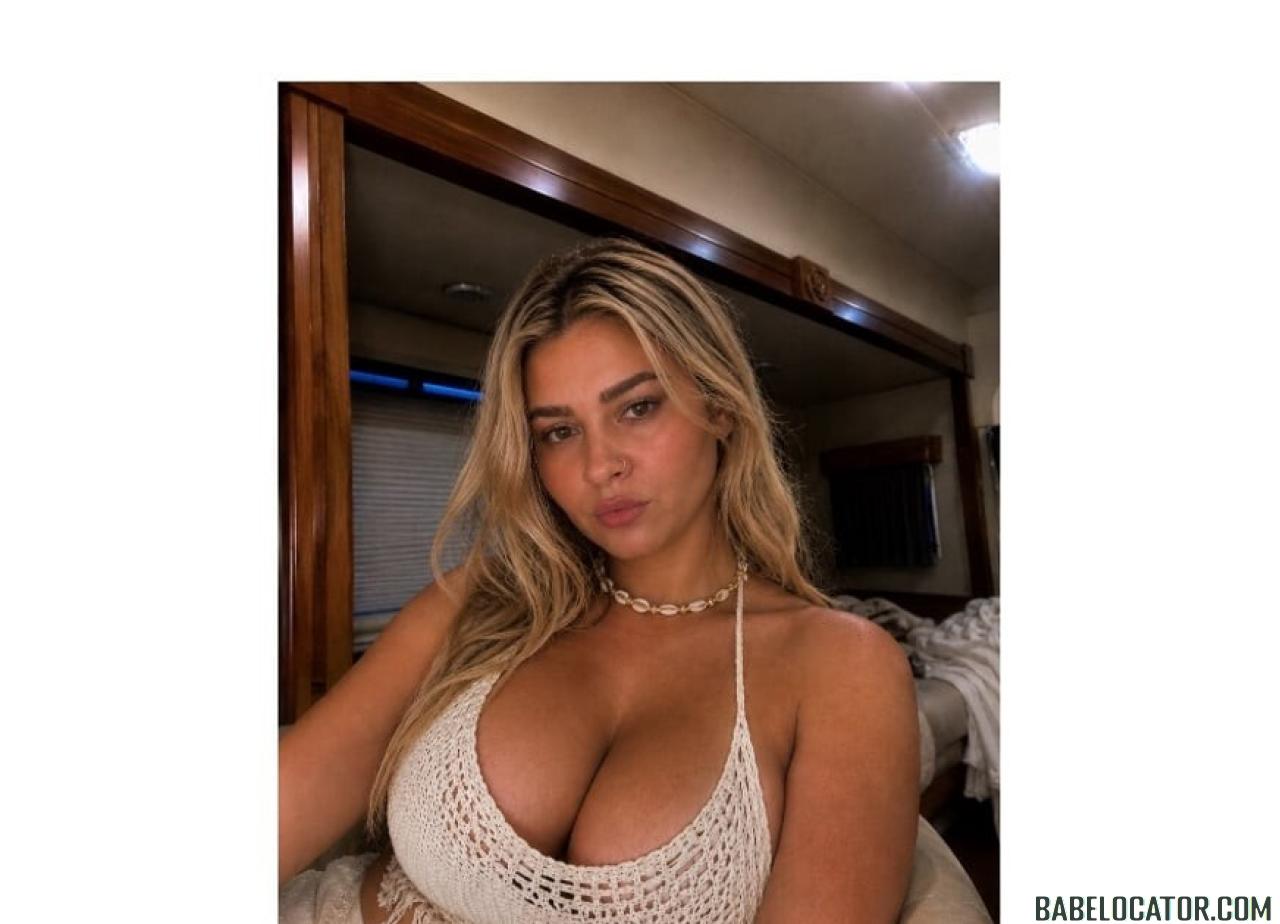 New in town Sara party babe