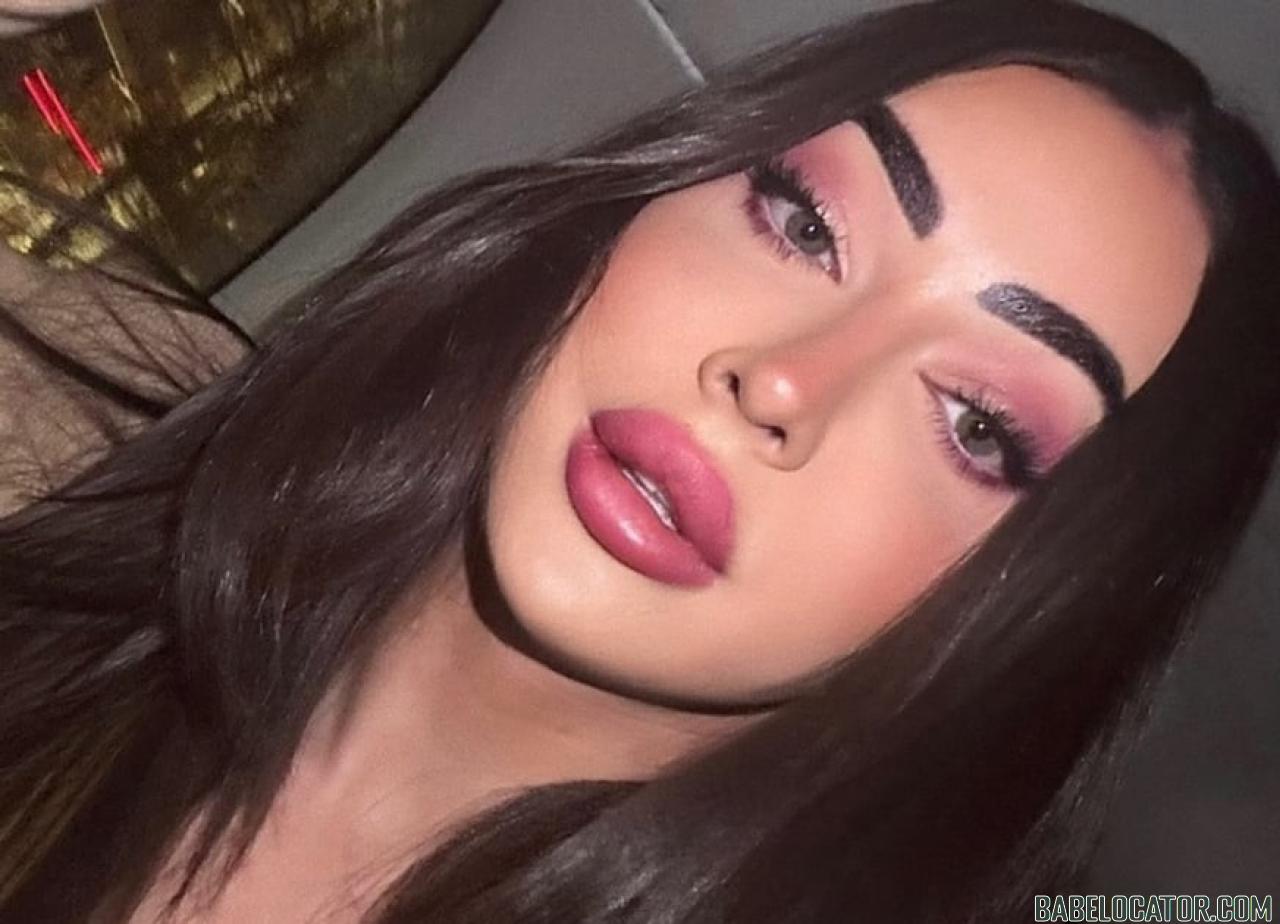 STUNNING BRITISH TRANSEXUAL