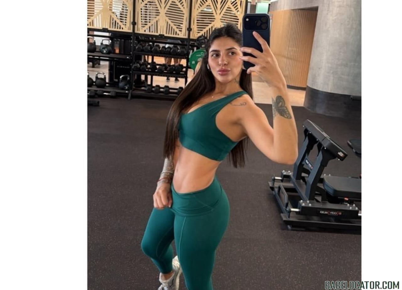 ASHLEY SEXY BRUNETTE AND HARD TO FORGET