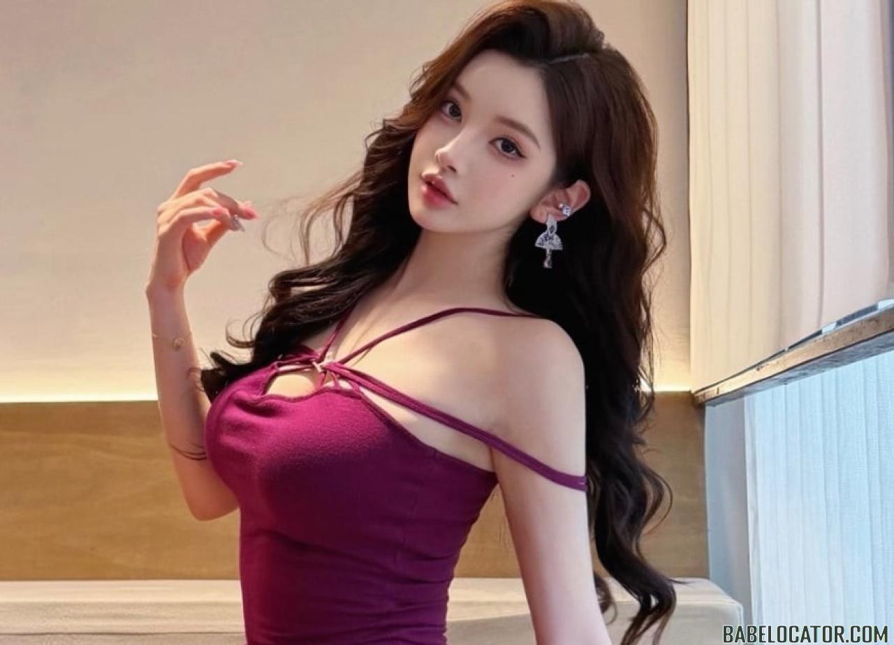 Gorgeous Asian Escort in London