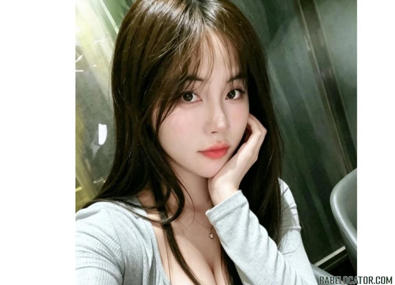 Girl Hanah Naughty busty Girl