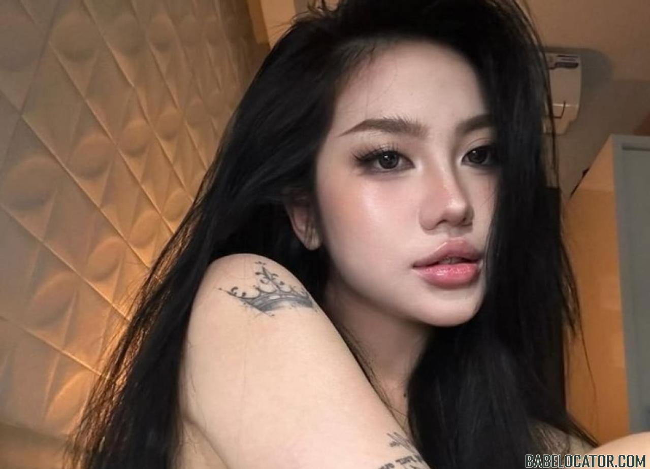 Asian baby NEW IN TOWN first time