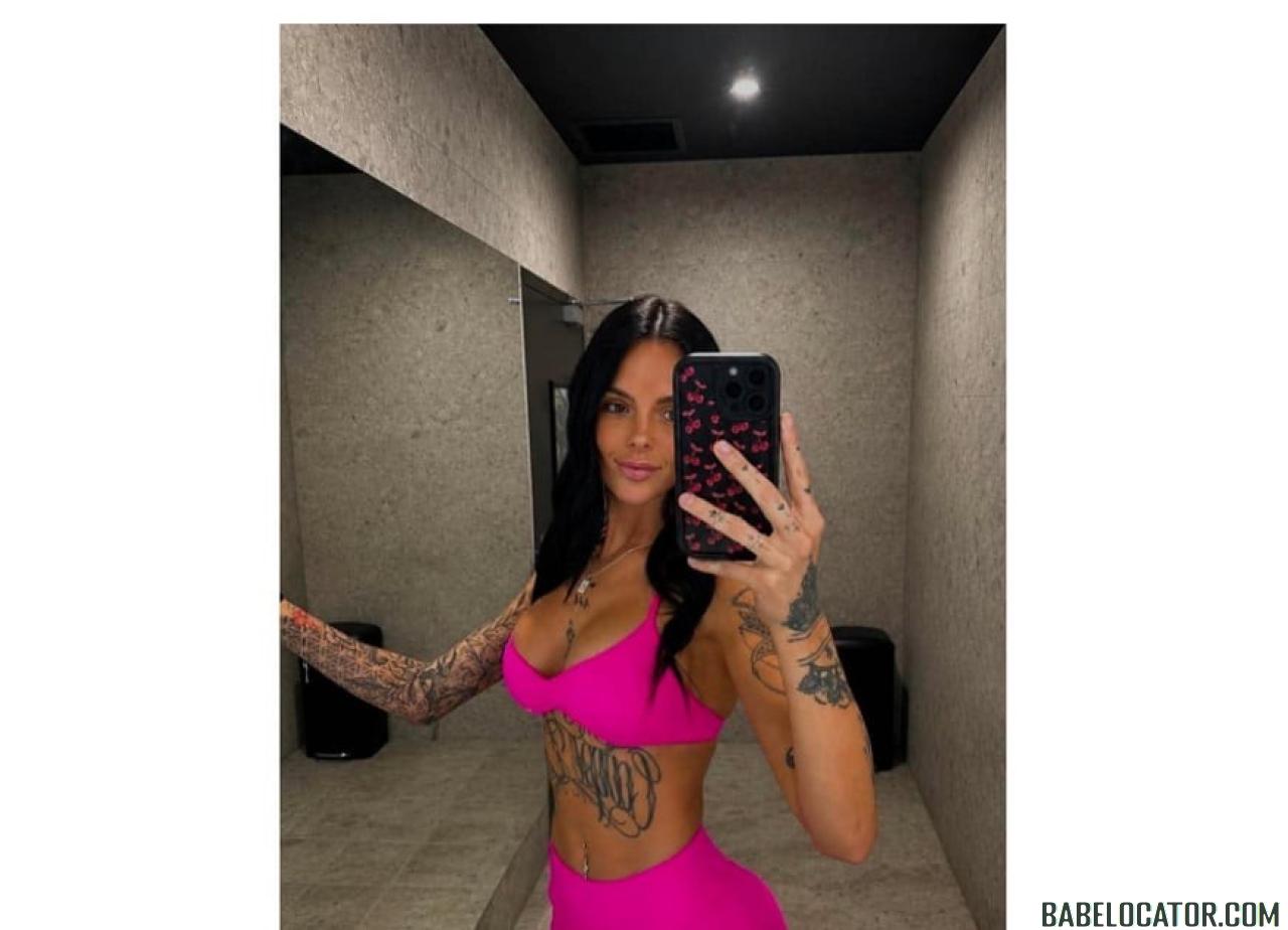 hot party girl new in town