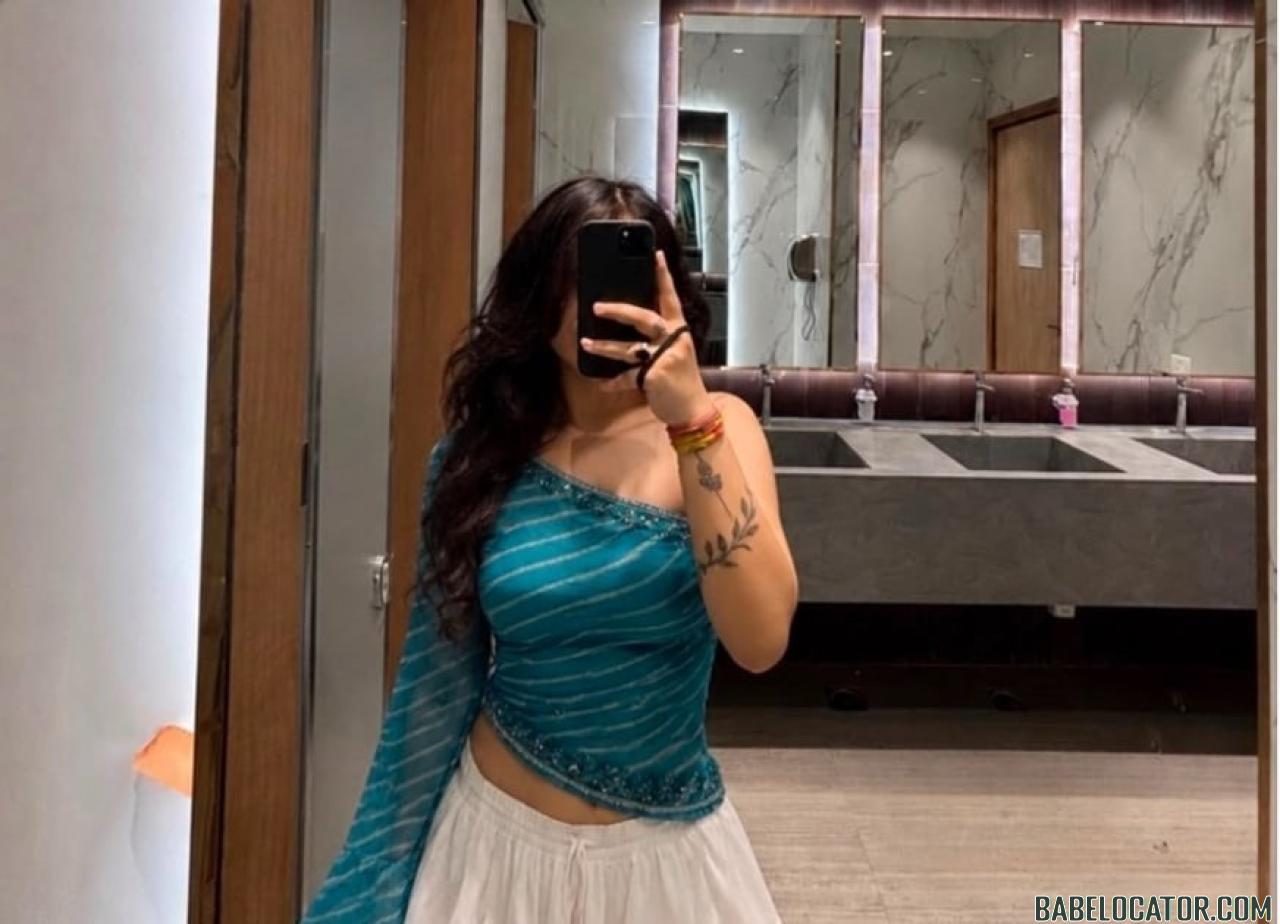 CURVY INDIAN LADY CLASSY LOOKS