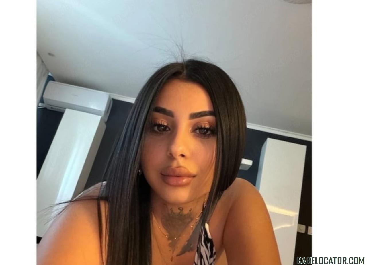 Hi im sayda brunete girl xx call me xx